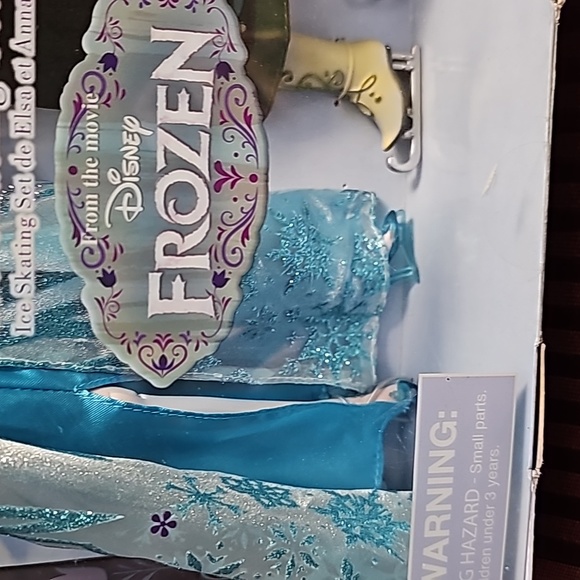 NIB: Rare Limited Edition Disney Store Frozen Elsa & Anna Ice Skating Set - Picture 6 of 9